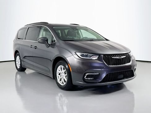 Used 2022 Chrysler Pacifica Touring-L FWD image 4