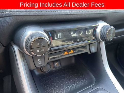 Used 2024 Toyota RAV4 XLE AWD/4WD image 32