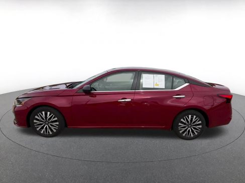 Used 2025 Nissan Altima 2.5 SV FWD image 9
