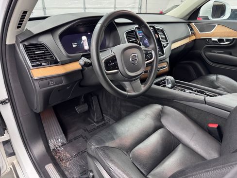 Used 2023 Volvo XC90 B5 Plus image 18