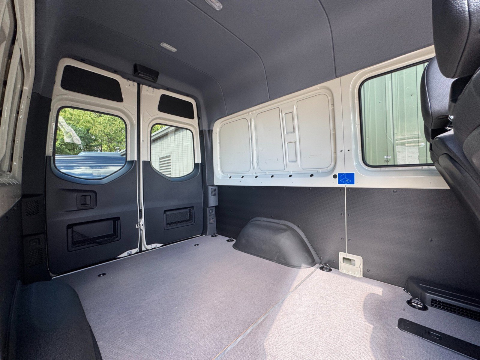 Used 2021 Mercedes-Benz Sprinter 2500 w/ Comfort Plus Package image 34
