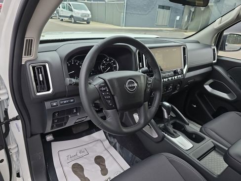 Used 2025 Nissan Frontier SV w/ SV Convenience Package image 19