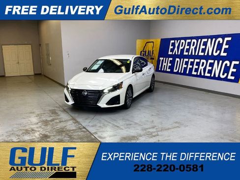 Used 2025 Nissan Altima 2.5 SV FWD image 4