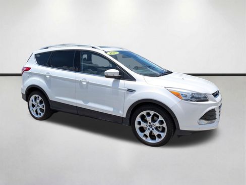 Used 2015 Ford Escape Titanium w/ Equipment Group 301A FWD image 2