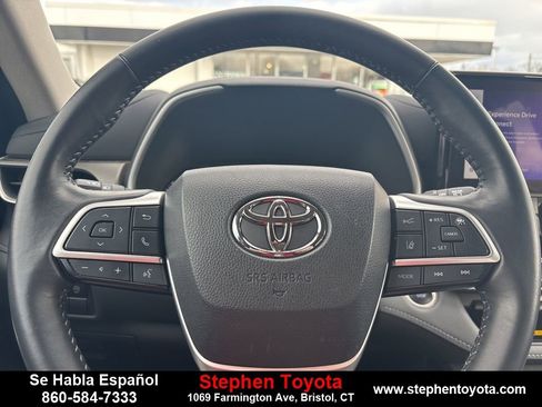 Used 2024 Toyota Highlander XLE image 20