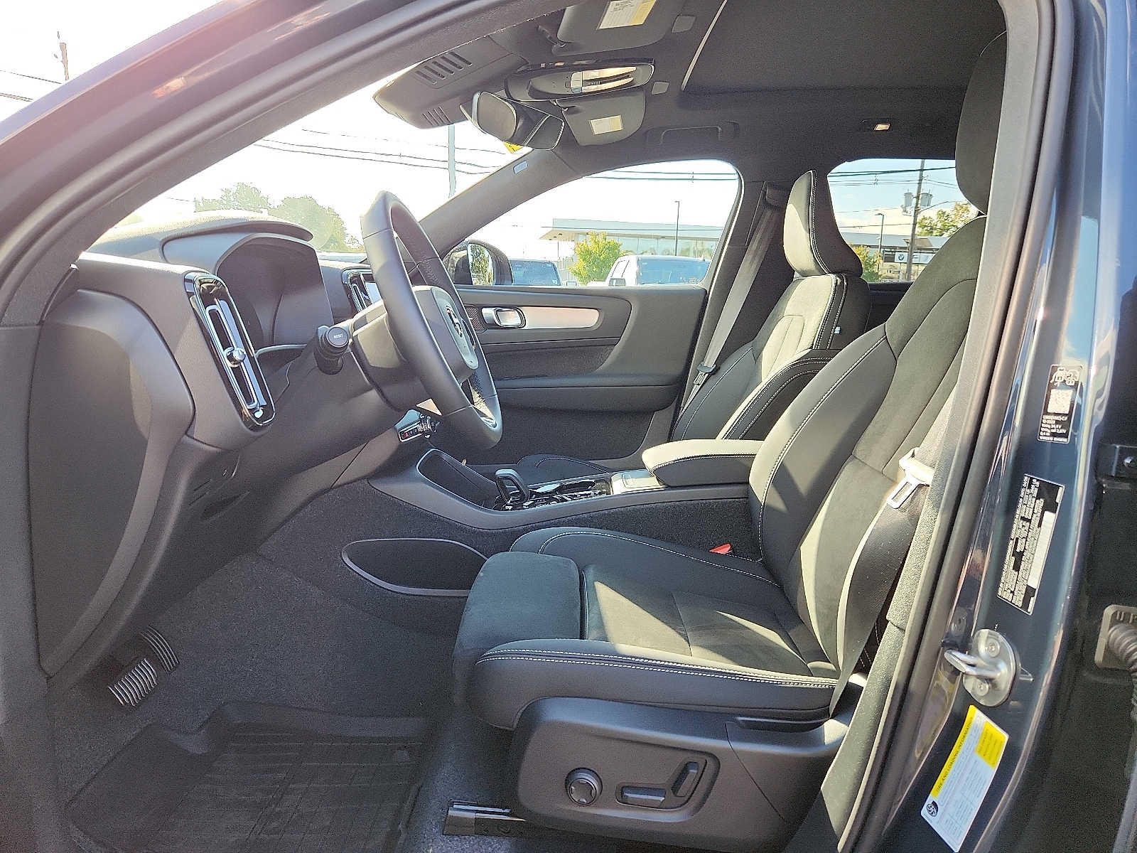 Used 2026 Volvo XC40 B5 Ultra w/ Protection Package Premier AWD/4WD image 13