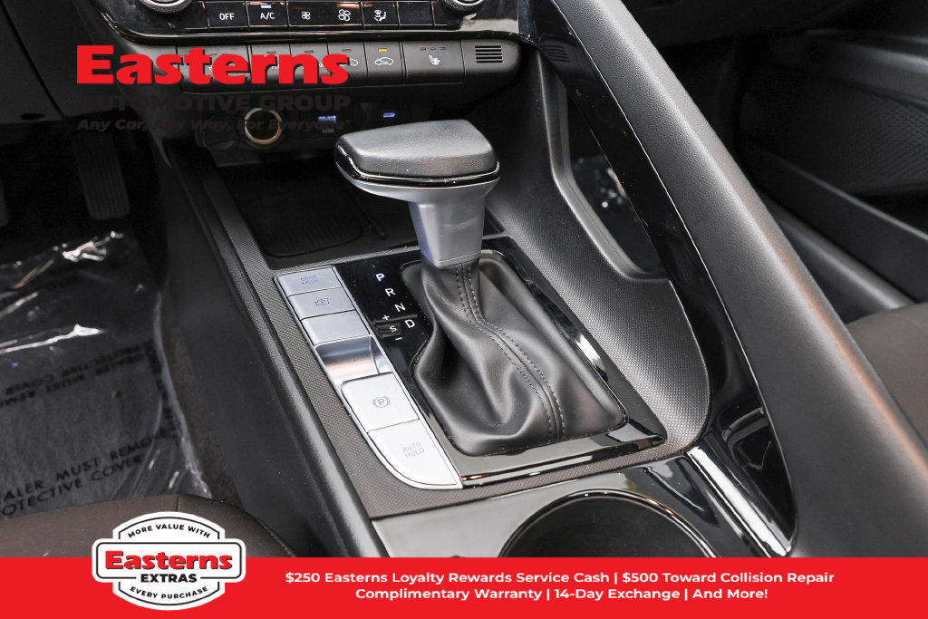 Used 2025 Hyundai Elantra SEL FWD image 14