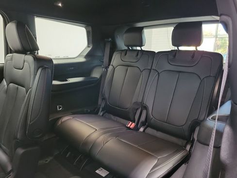 New 2025 Jeep Grand Cherokee L Limited AWD/4WD image 11