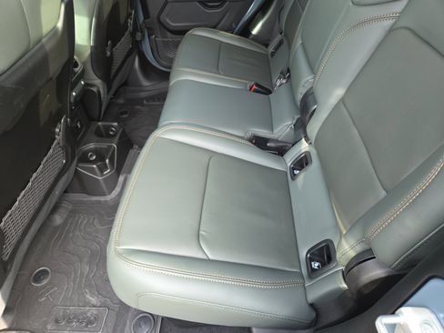 Used 2024 Jeep Gladiator Mojave image 22