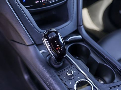 Used 2025 Cadillac XT6 Premium Luxury image 20