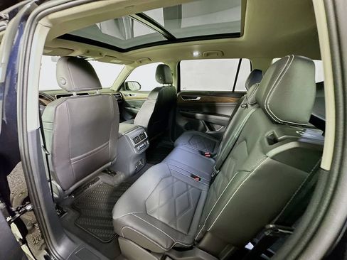 Used 2026 Volkswagen Atlas SE w/ Panoramic Sunroof Package FWD image 4