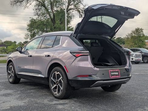 New 2025 Chevrolet Equinox EV LT image 9