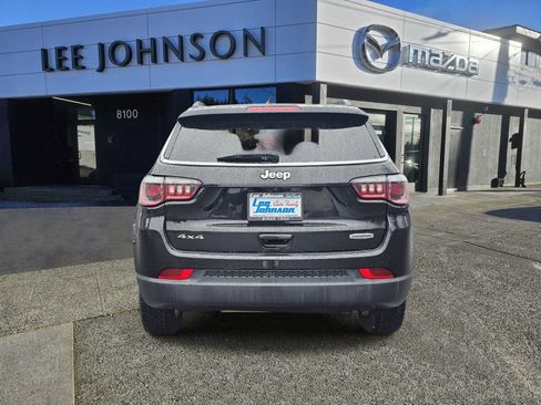 Used 2017 Jeep Compass Latitude w/ Popular Equipment Group AWD/4WD image 4