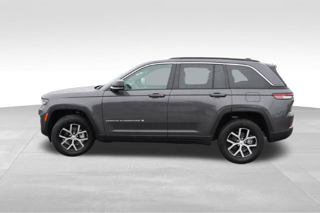 Certified 2024 Jeep Grand Cherokee Limited w/ Luxury Tech Group II AWD/4WD image 9
