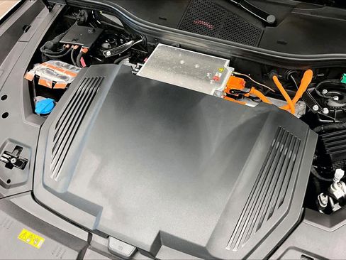 Used 2024 Audi Q8 e-tron Premium Plus w/ Premium Plus Package image 29