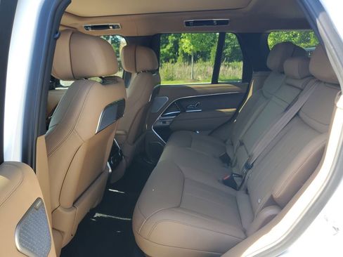 Certified 2025 Land Rover Range Rover Autobiography AWD/4WD image 25