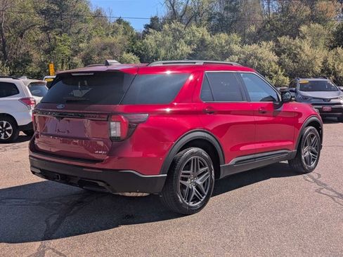 Certified 2025 Ford Explorer ST-Line w/ ST-Line Street Pack AWD/4WD image 3