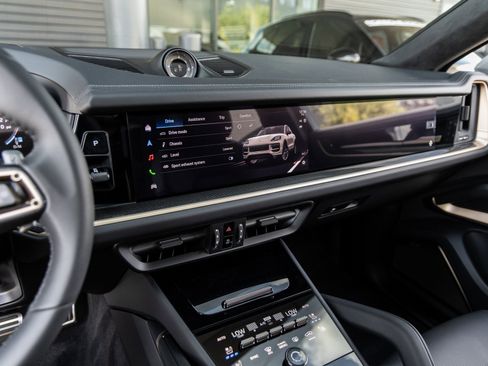 New 2026 Porsche Cayenne Turbo image 33