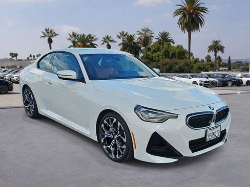 Used 2025 BMW 230i Coupe w/ M Sport Package image 3