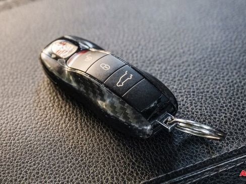 Used 2018 Porsche Cayenne Platinum Edition image 78