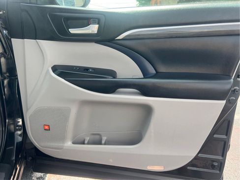 Used 2019 Toyota Highlander Limited AWD/4WD image 16