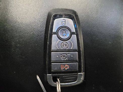 Used 2021 Ford Explorer XLT w/ Equipment Group 202A AWD/4WD image 32