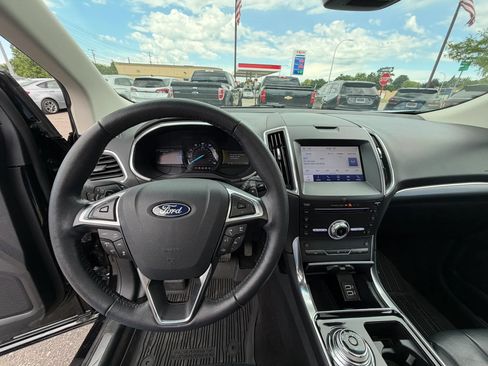Used 2019 Ford Edge Titanium w/ Cold Weather Package AWD/4WD image 15