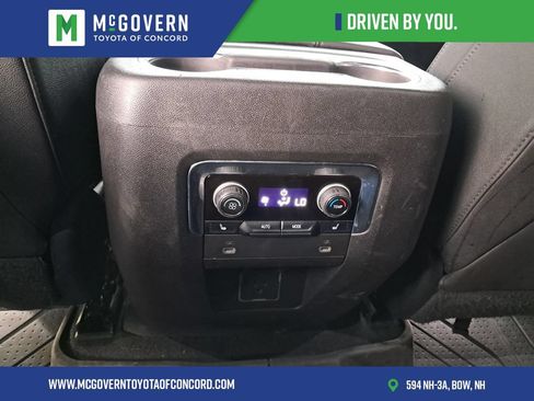 Used 2023 Chevrolet Tahoe Z71 w/ Luxury Package AWD/4WD image 22