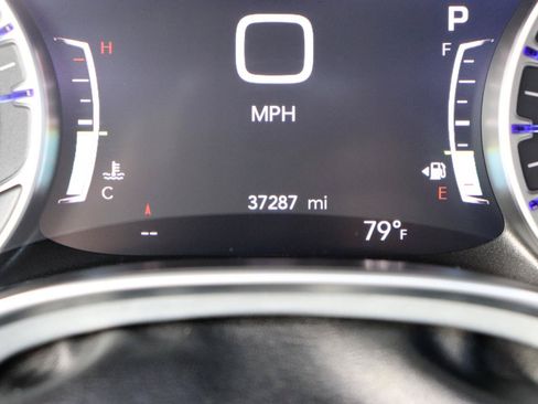 Used 2026 Chrysler Pacifica Limited FWD image 36