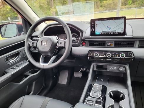 New 2025 Honda Pilot Touring image 13