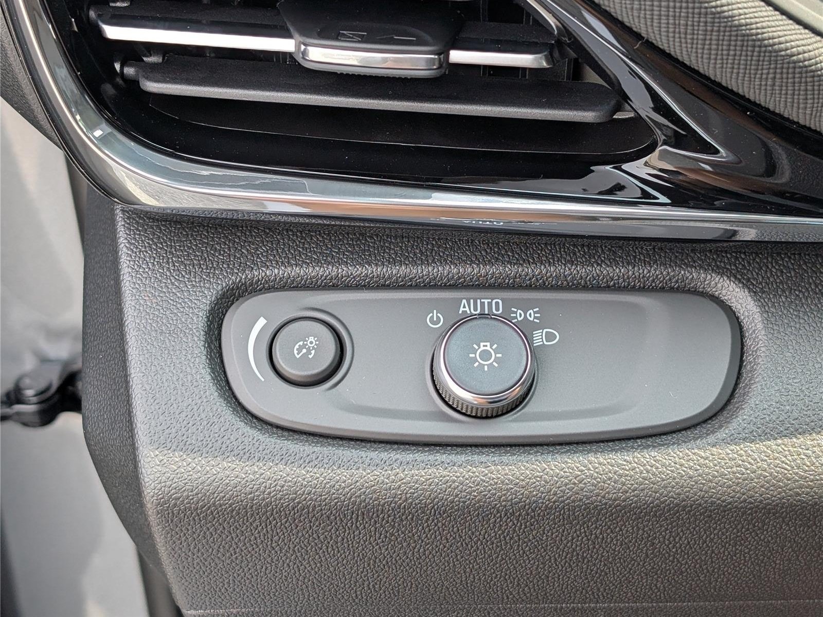 New 2026 Buick Envista Sport Touring w/ Convenience I Package FWD image 19