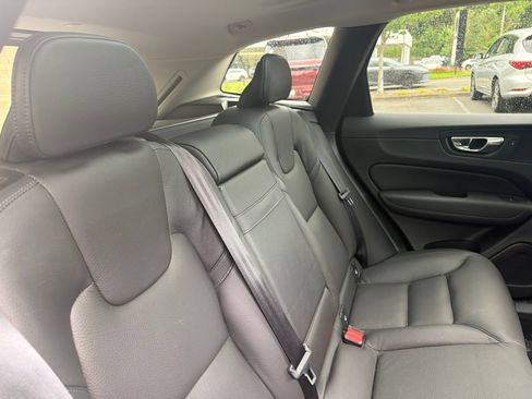 Used 2020 Volvo XC60 T6 Momentum w/ Protection Package AWD/4WD image 7