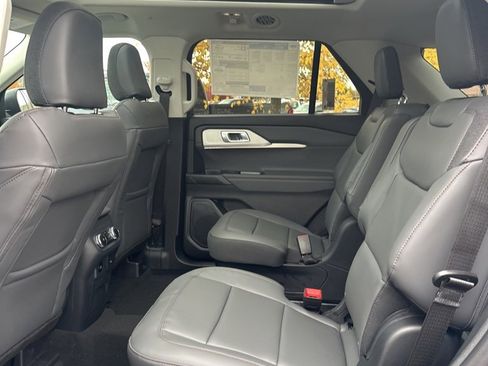 New 2026 Ford Explorer Active w/ Active Comfort Package image 10