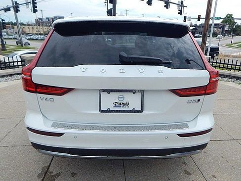 New 2026 Volvo V60 B5 Cross Country Ultra w/ Climate Package image 9