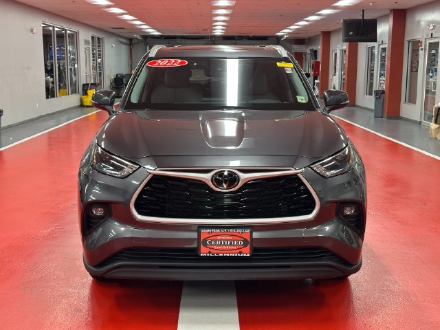 Used 2022 Toyota Highlander XLE AWD/4WD image 8