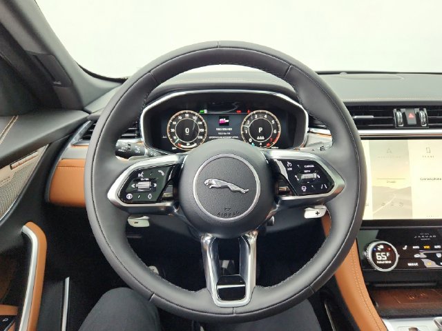 Certified 2026 Jaguar F-PACE R-Dynamic S AWD/4WD image 33