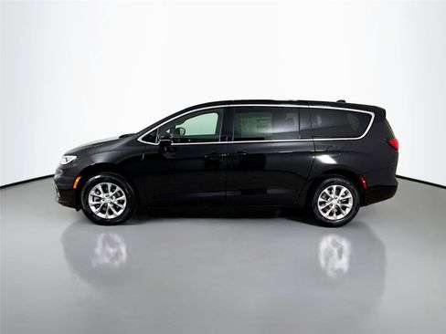 New 2026 Chrysler Pacifica Select image 4