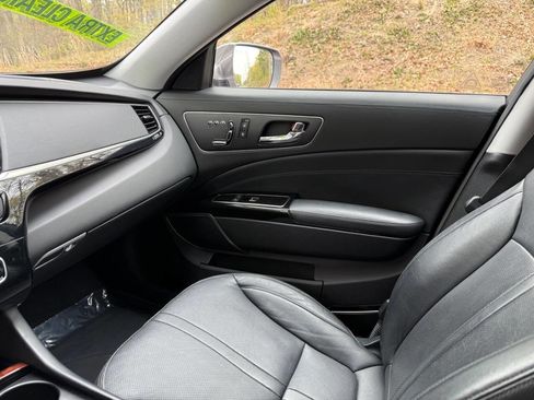 Used 2015 Kia K900 Premium w/ Interior Highline Package RWD image 13