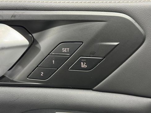 Used 2025 BMW X5 xDrive50e image 25