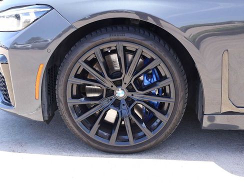 Used 2022 BMW 740i xDrive w/ M Sport Package AWD/4WD image 8