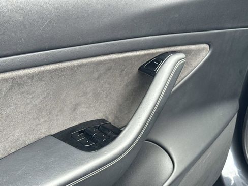 Used 2019 Tesla Model 3 Standard Range image 17