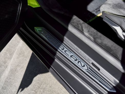 Used 2024 Lamborghini Huracan Sterrato image 42