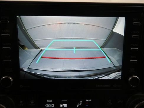 Used 2022 Toyota Highlander XLE image 15