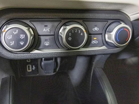 Used 2021 Nissan Versa SV image 23