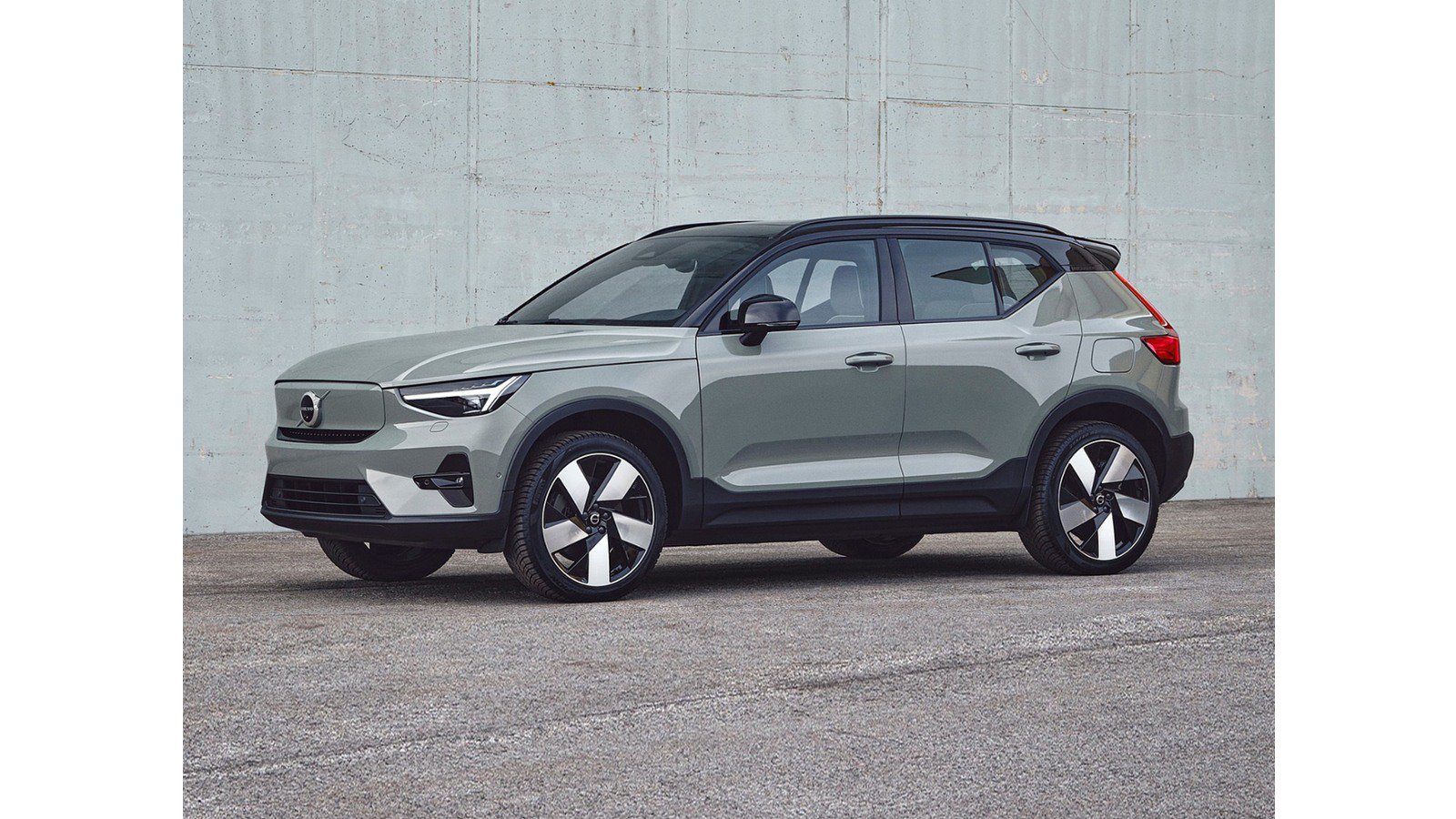 Used 2023 Volvo XC40 Recharge Plus w/ Protection Package Premier AWD/4WD image 1