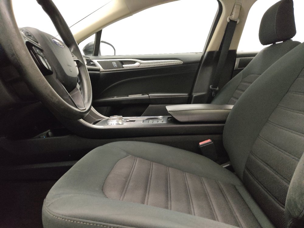 Used 2020 Ford Fusion SE FWD image 17