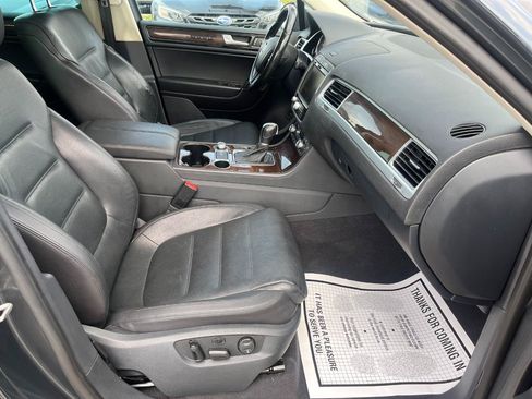 Used 2016 Volkswagen Touareg TDI AWD/4WD image 21
