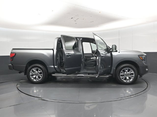 Used 2021 Nissan Titan SL w/ Moonroof Package AWD/4WD image 59