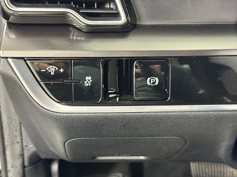 Used 2024 Kia Sportage EX image 19