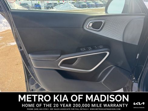 Used 2021 Kia Soul LX image 13